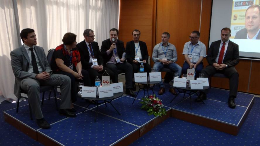 okrugli_stol okrugli_stol Upravljanje stambenim zgradama velik je i odgovoran posao