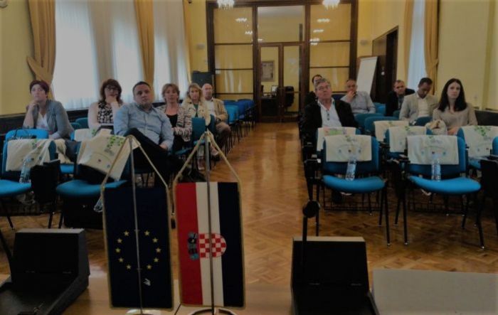 Eko_d.o.o.-seminar_za_JLS-ove_compressed Tvrtka Eko d.o.o. održala seminar za predstavnike otočkih jedinica lokalne samouprave koje gravitiraju budućem CGO-u Biljane Donje