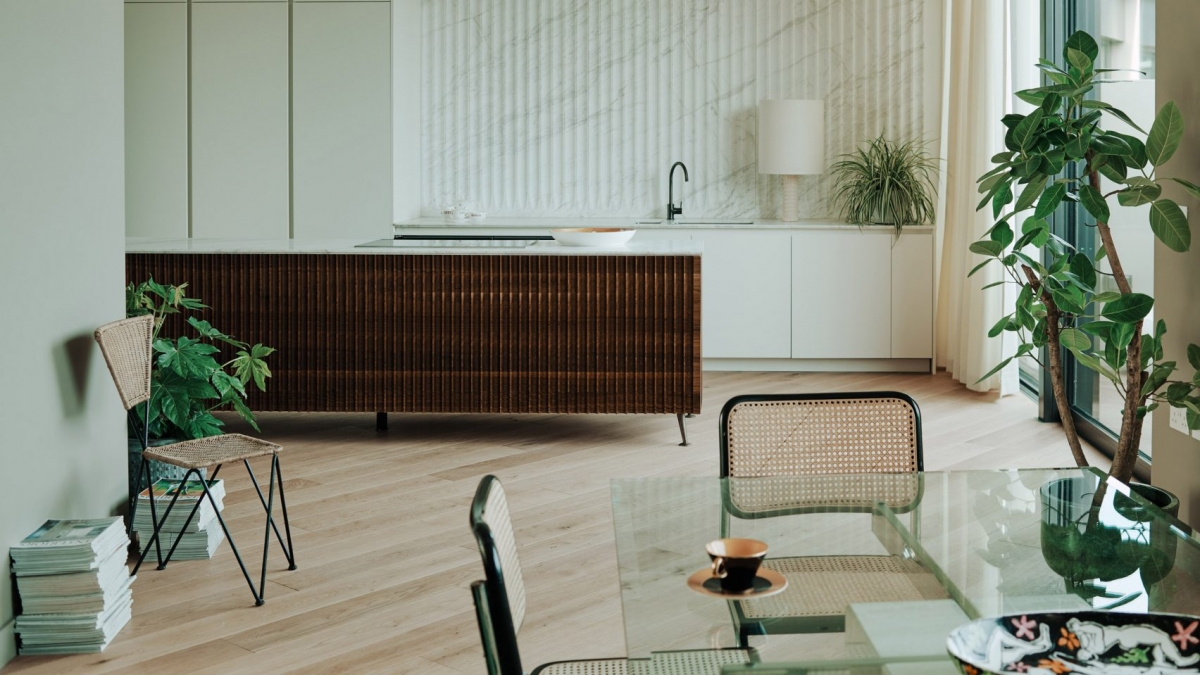 helios-710-apartment-dezeen-hero-a-1704x959 Taktilnost, nesavršenost i nježni tonovi boja- trendovi interijera 2019. godine
