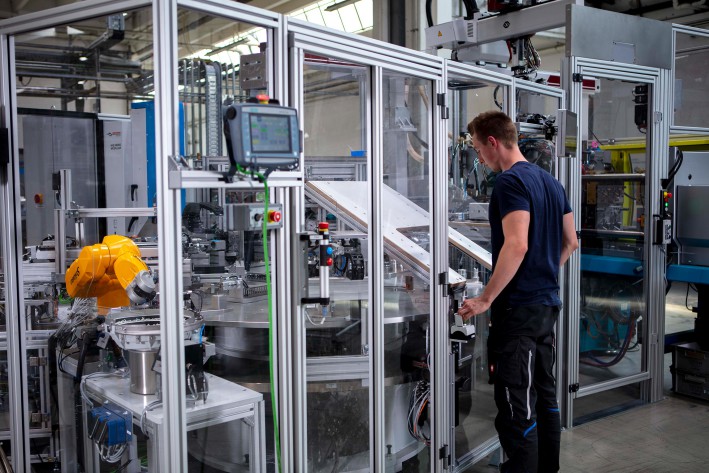 GROHE_Lahr_technology_production_compressed GROHE ulaže u novu tehnologiju izrade boja za tuševe i otvorio nova radna mjesta