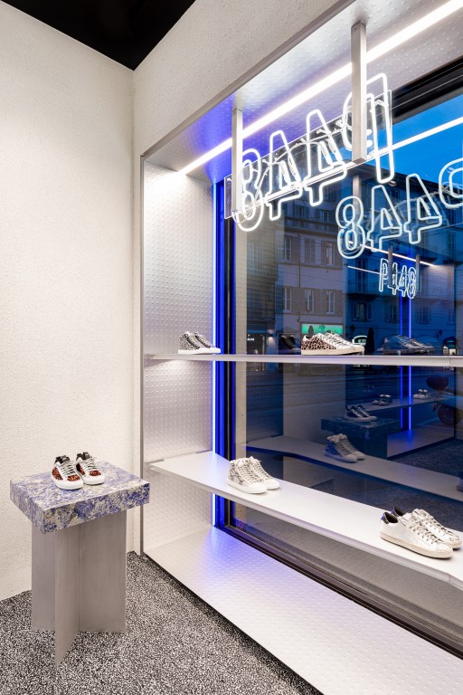 P448_Milan_Store_3_Medium Iskusni arhitekti ureda Piuarch kreirali moderan nekonvencionalan butik P448