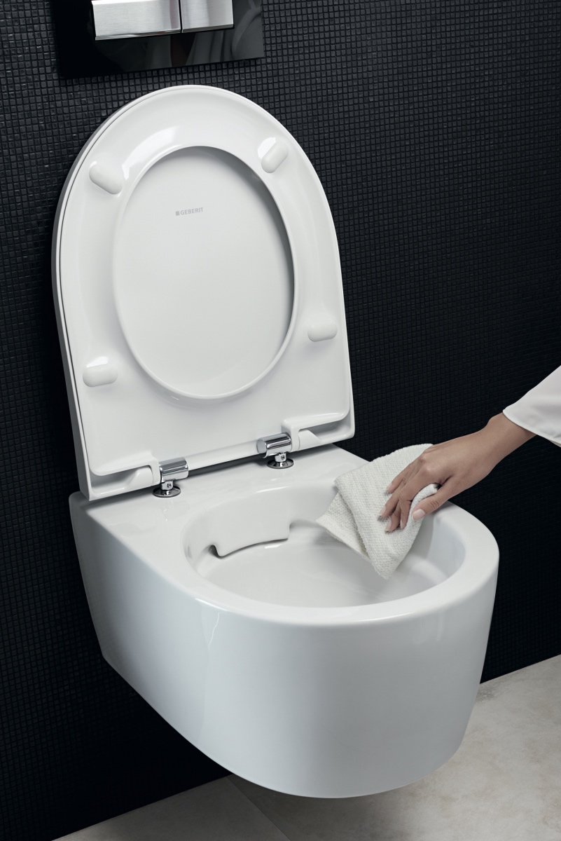 2018_Bathroom_02_H_Rimfree_WC_ceramic_with_hand_-_1_1_takeover_HR-web Četiri ključna savjeta za čistu kupaonicu