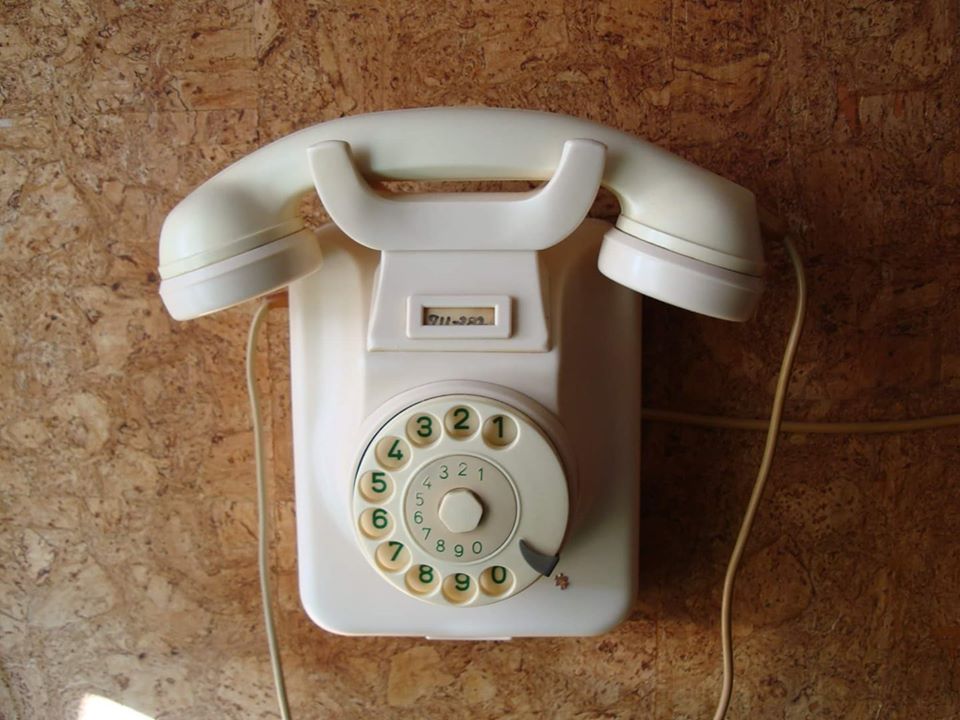 zidni_telefon Retro predmeti u našem kućanstvu