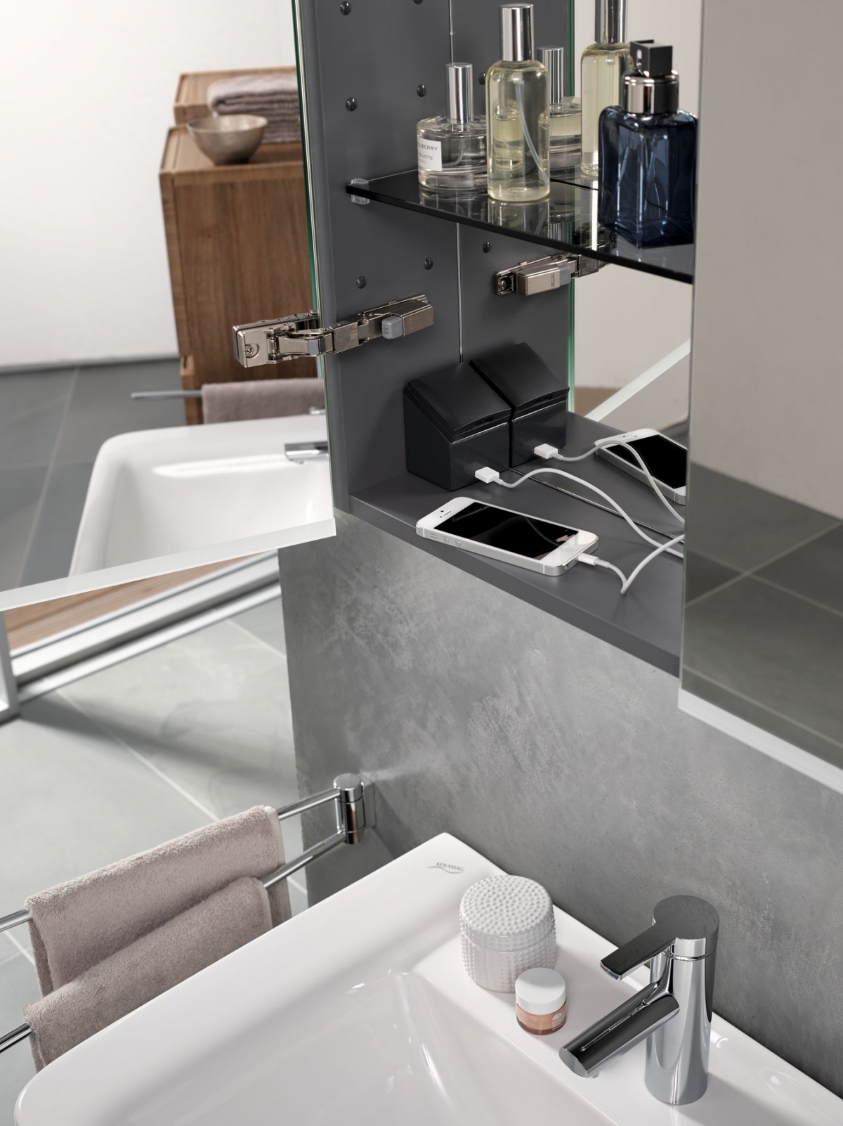 Option_Plus_Mirror_Cabinet_5_bigview Kupaonica – mjesto susreta