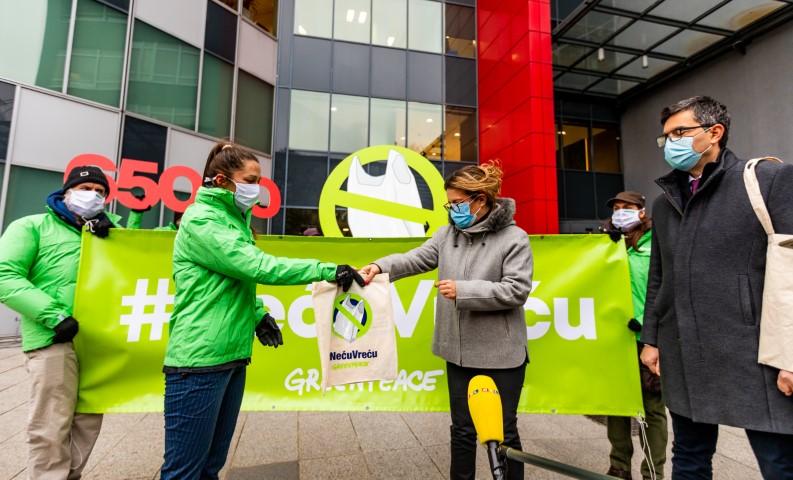 Greenpeace_Nevio_Smajic_1 Više od 65000 građana reklo NE plastičnim vrećicama