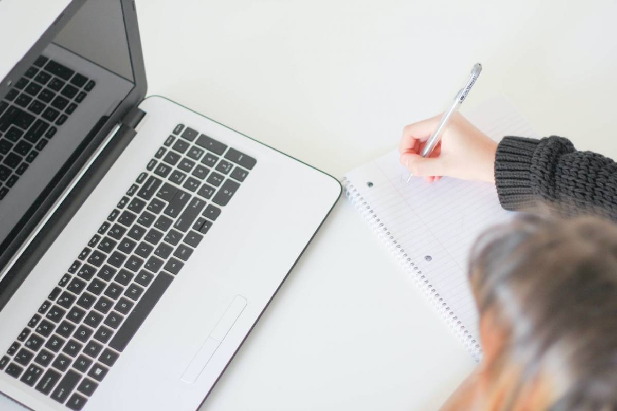 Unsplash-J_Kelly_Brito Online edukacija: Novi pristup energetskoj obnovi