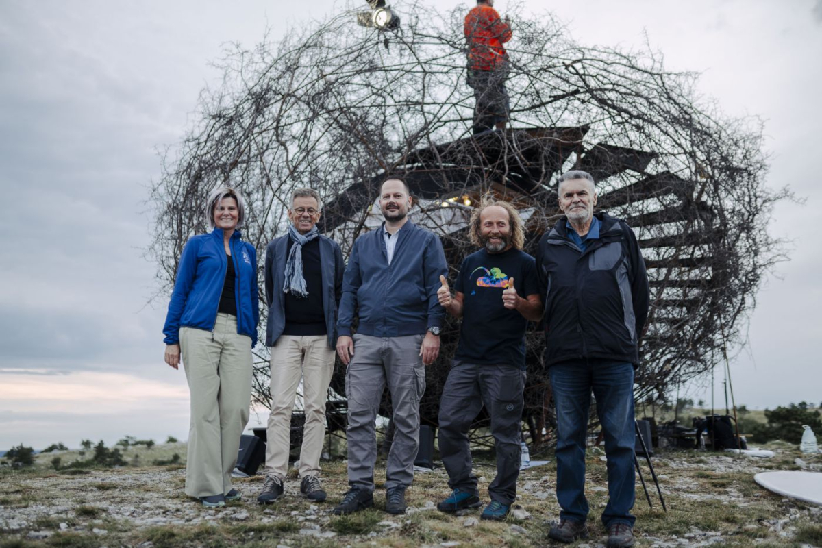 Jasna_Jelinke_VELUX_Michel_Langrand_arko_Erceg_Ivan_Jureti_i_Darko_Berljak Otvoreno planinsko sklonište "Izvaljeno jaje u gnijezdu" u Parku prirode Učka
