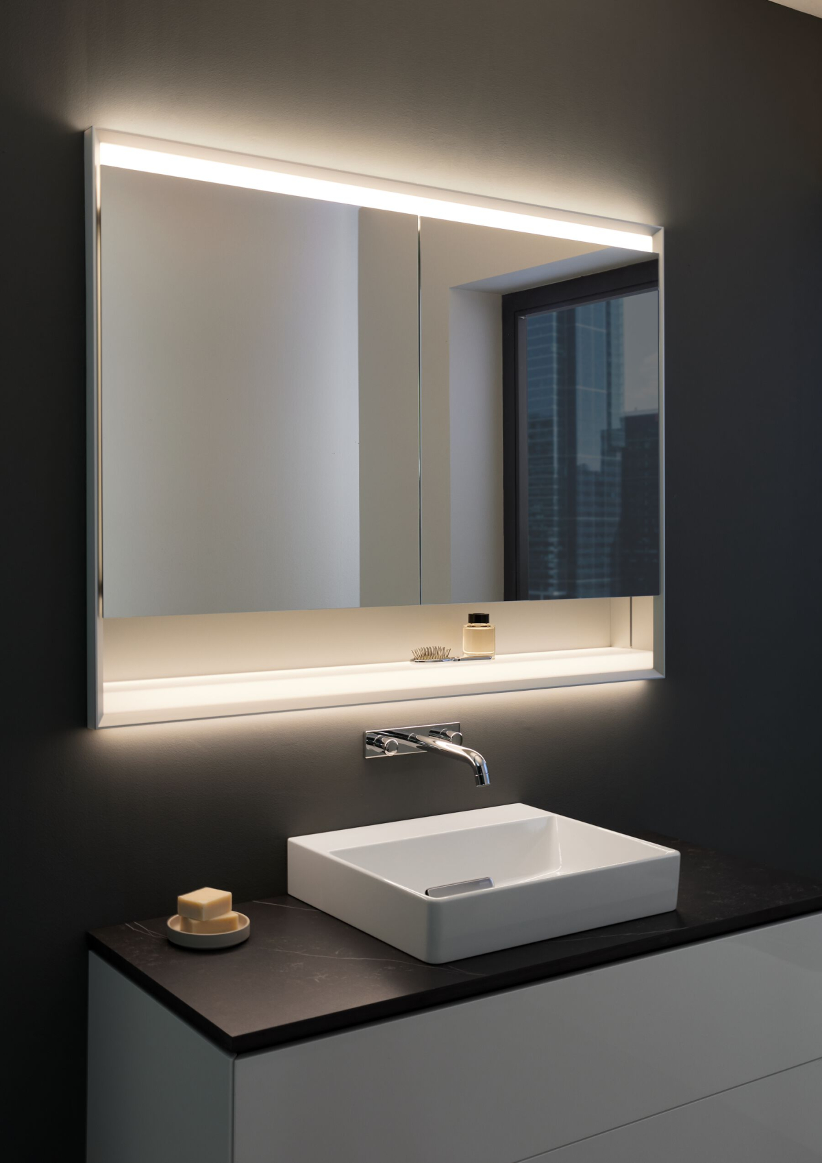 2022_Geberit_ONE_mirror_cabinet_with_ComfortLight_with_niche_Big_Size Projektiranje savršene rasvjete u kupaonici