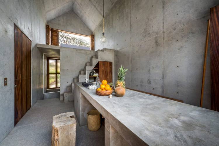 014-tiny-house-eepa-W1390-1050x700 Moderna betonska kućica u gradiću Puerto Escondido