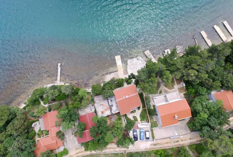 iz_zraka iz_zraka Vila Donatella smještena prvi red uz more u Posedarju