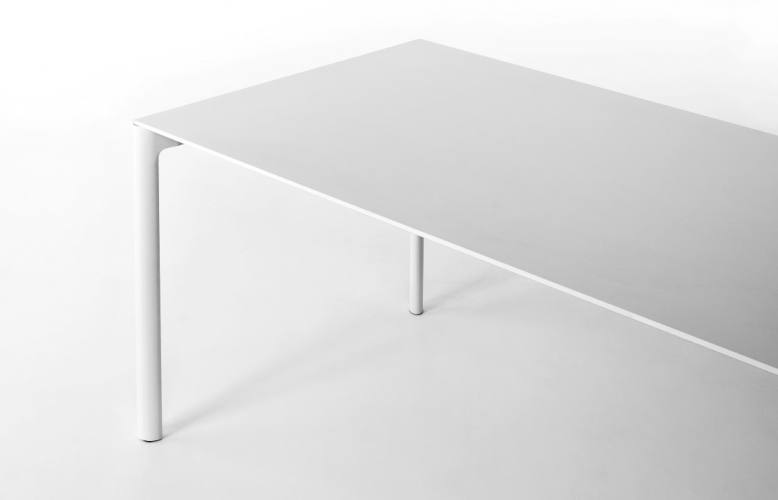 BartoliDesign-Maki-table-Kristalia-01_Custom BartoliDesign-Maki-table-Kristalia-01_Custom U susret nadolazećem sajmu Salone del mobile u Milanu