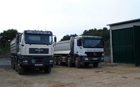 kamion_4 MERCEDES ACTROS 4144 OTVORENI SA SAMOISTOVARIVANJEM