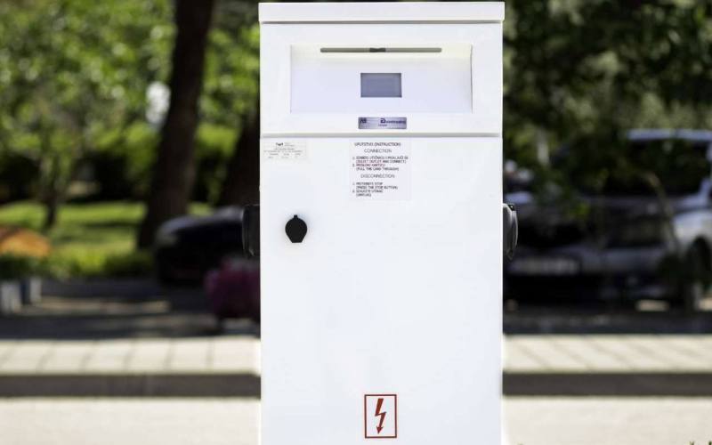 Punjac_za_elektricna_vozila_Marex_Elektrostroj Stalak za bicikle sa zaključavanjem na više mjesta Marex Elektrostroj