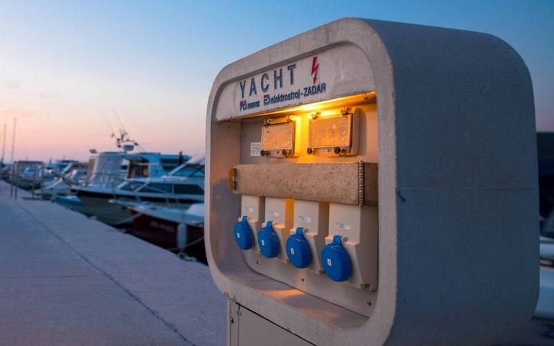 Prikljucni_energetski_ormar_Yacht_Marex_Elektrostroj Stalak za bicikle sa zaključavanjem na više mjesta Marex Elektrostroj